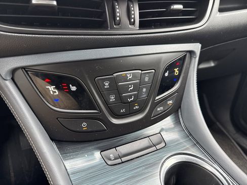 Used 2019 Buick Envision Essence image 21