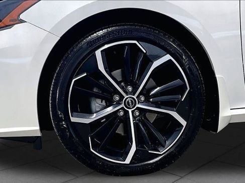 Certified 2024 Nissan Altima 2.5 SR w/ SR Premium Package FWD image 11