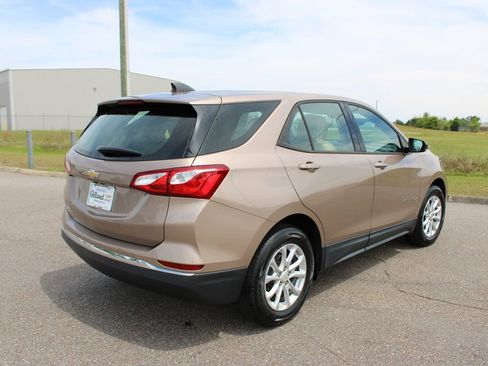Used 2018 Chevrolet Equinox LS FWD image 19