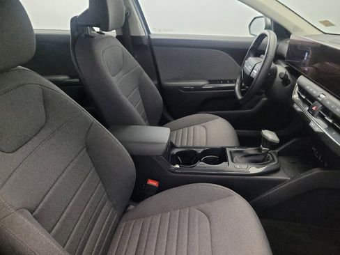 Used 2025 Kia K4 EX image 21