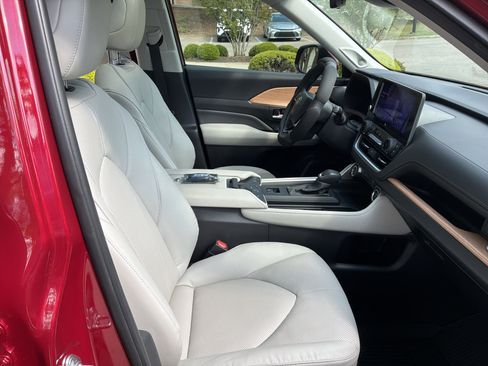 Used 2025 Toyota Grand Highlander FWD image 34