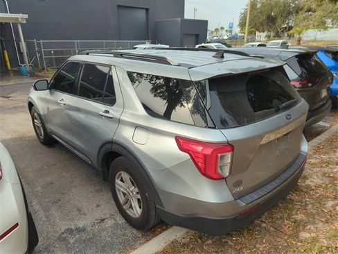 Used 2021 Ford Explorer XLT image 3