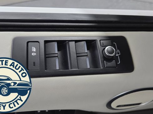 Used 2019 Land Rover Discovery HSE Luxury image 29