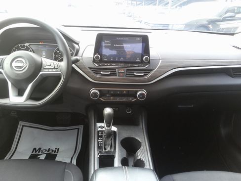 Used 2025 Nissan Altima 2.5 SV FWD image 21