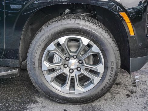 New 2026 Chevrolet Suburban LS image 11