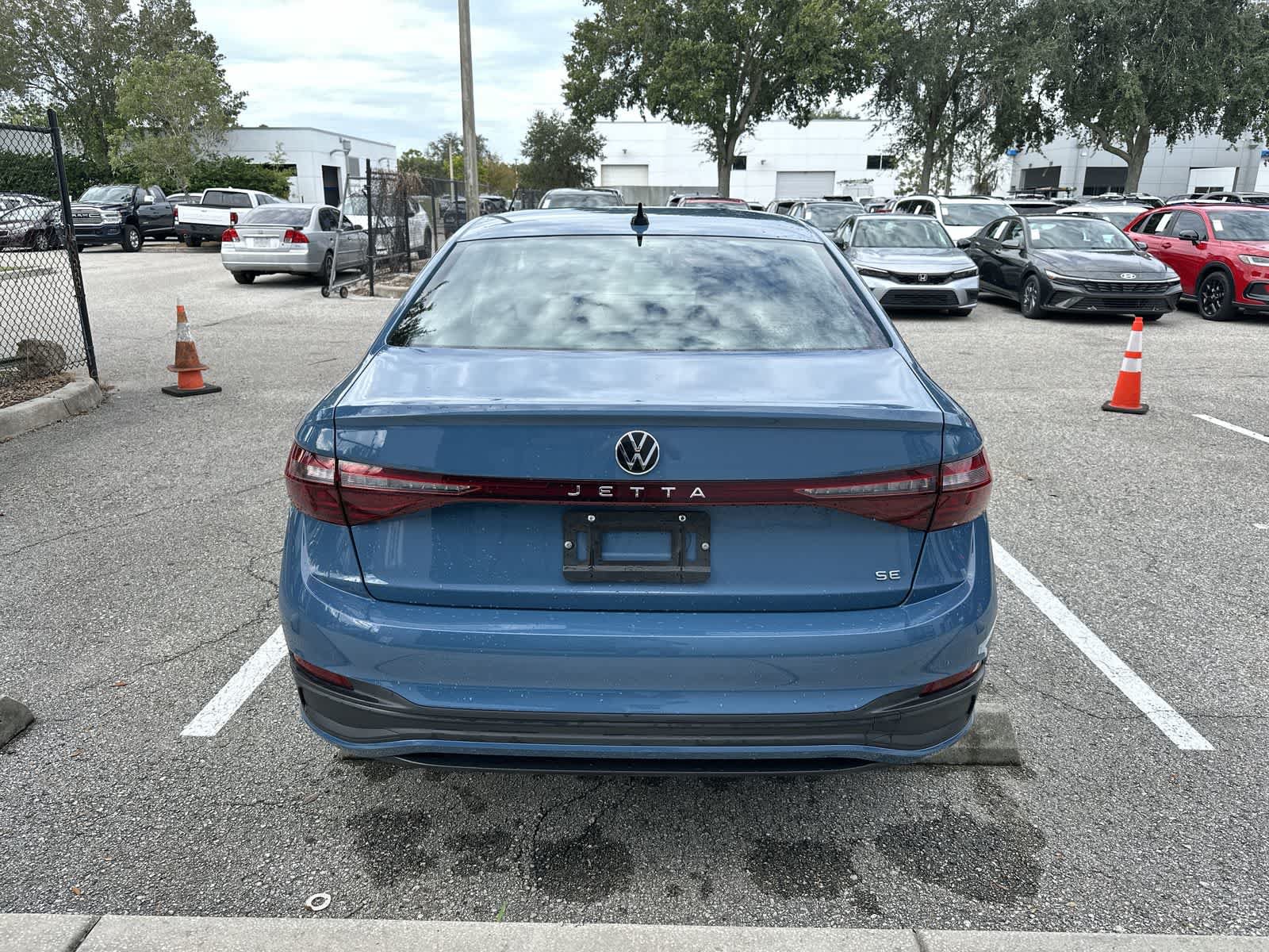 Used 2025 Volkswagen Jetta SE FWD image 7
