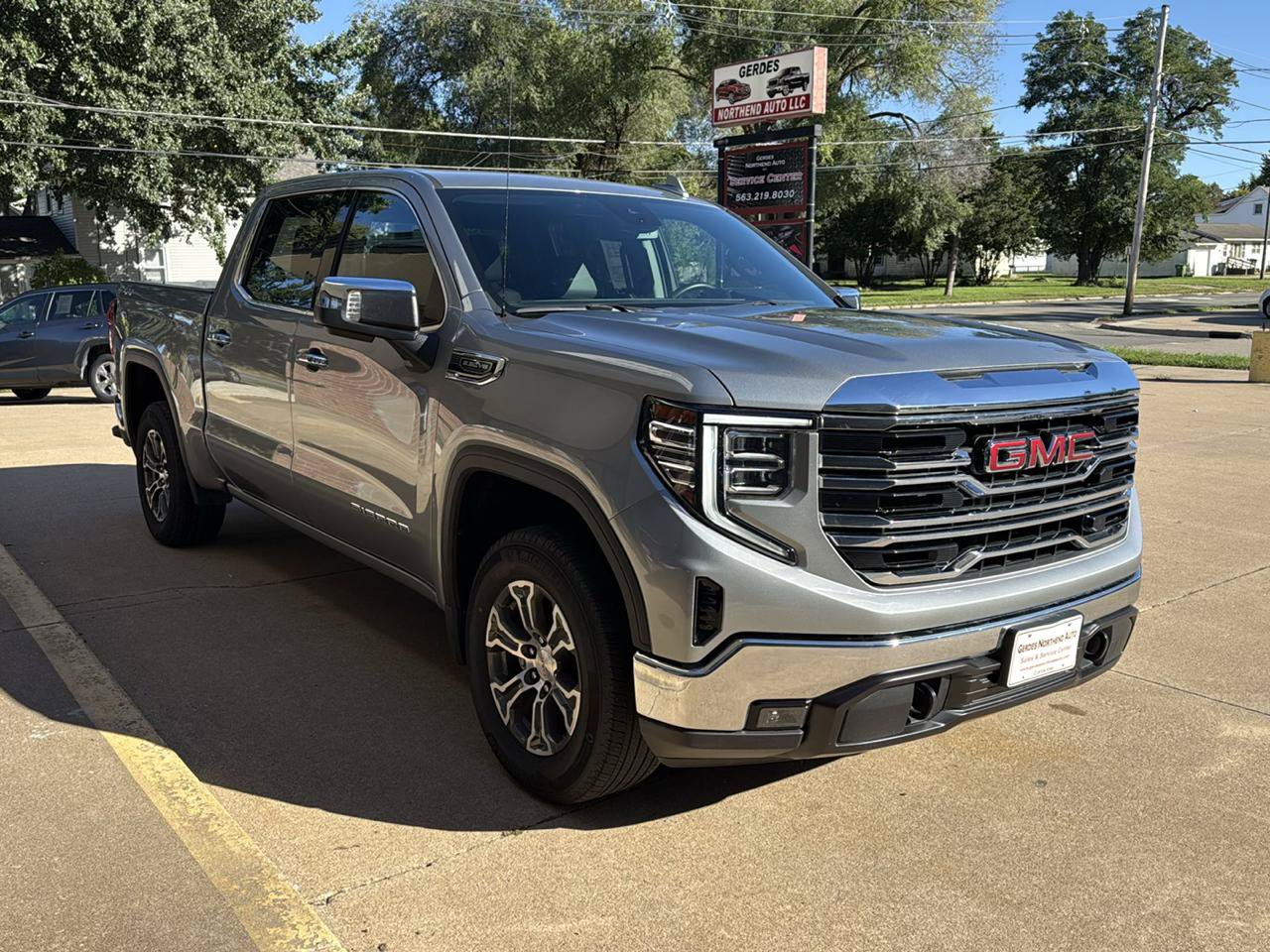 Used 2026 GMC Sierra 1500 SLT AWD/4WD image 3