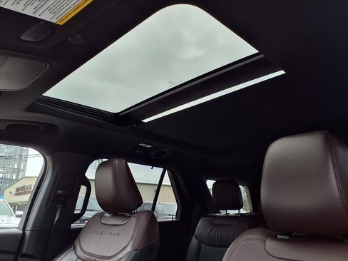 Used 2022 Ford Explorer Platinum w/ Equipment Group 601A image 17