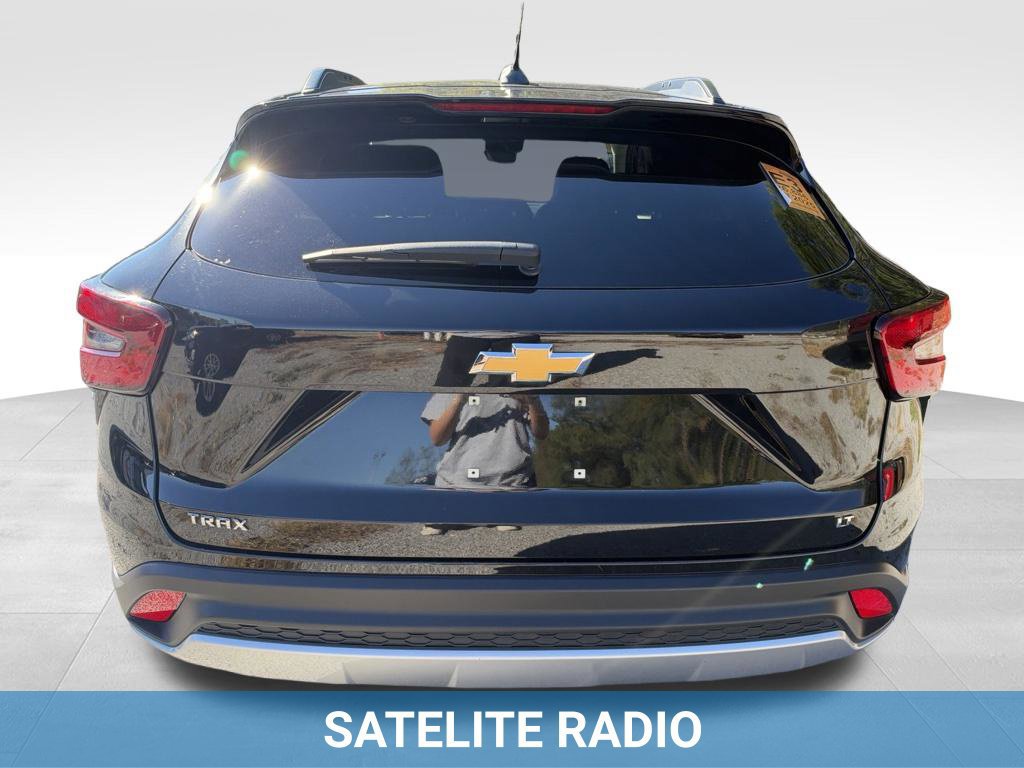 Used 2025 Chevrolet Trax LT FWD image 9