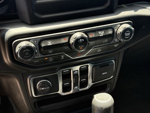 Used 2022 Jeep Gladiator Sport AWD/4WD image 23