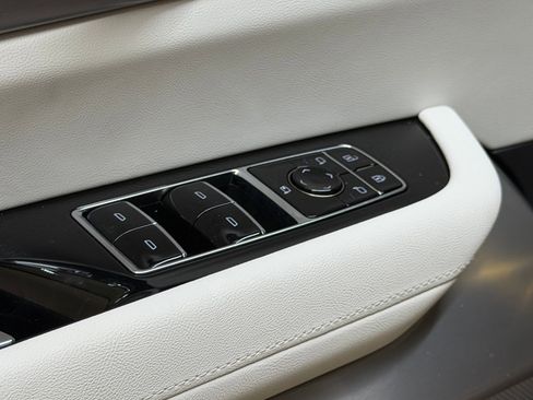 New 2026 Cadillac Vistiq Luxury AWD/4WD image 25