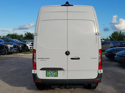 Used 2025 Mercedes-Benz Sprinter 2500 image 6