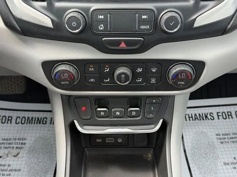 Used 2019 GMC Terrain SLT w/ Preferred Package image 25