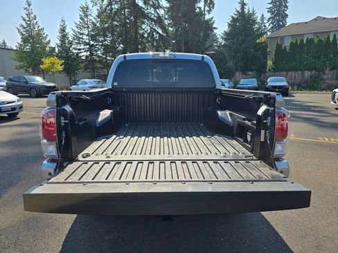 Used 2023 Toyota Tacoma TRD Off-Road w/ Technology Package AWD/4WD image 14