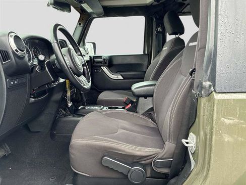 Used 2015 Jeep Wrangler Rubicon w/ Dual Top Group image 17