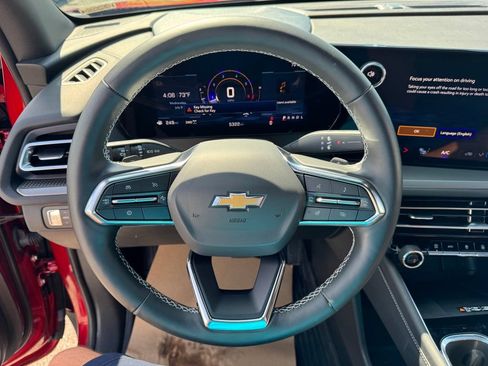 Used 2025 Chevrolet Traverse LT w/ LPO, Floor Liner Package AWD/4WD image 12