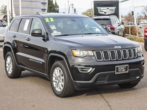 Used 2022 Jeep Grand Cherokee Laredo X image 5