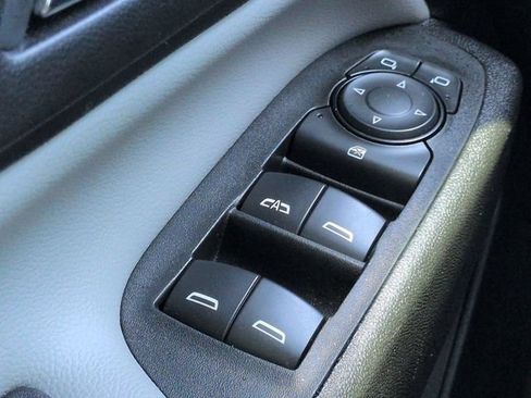 Used 2021 Chevrolet Equinox Premier FWD image 23