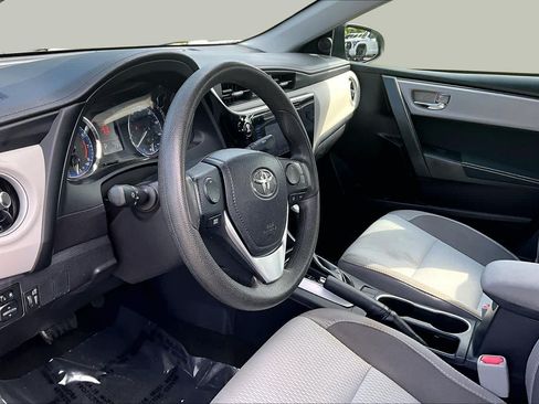 Used 2018 Toyota Corolla LE FWD image 17