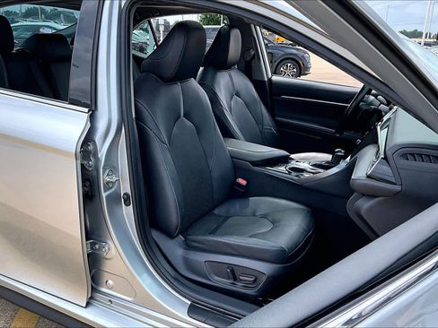 Used 2020 Toyota Camry XSE FWD image 8
