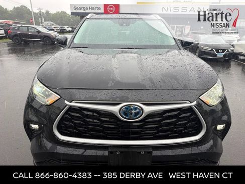 Used 2024 Toyota Highlander XLE AWD/4WD image 1