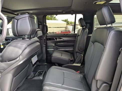 New 2026 Jeep Grand Wagoneer Summit w/ Premium Group III AWD/4WD image 14