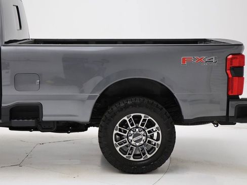 Used 2025 Ford F350 Platinum w/ Platinum Plus Package image 7