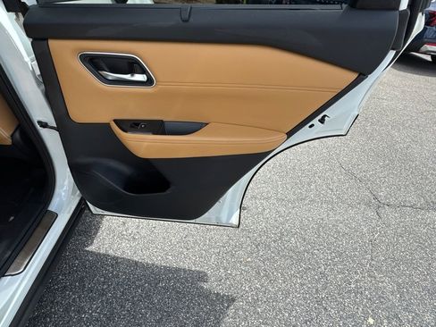 Used 2022 Nissan Rogue Platinum w/ Head-Up Display Package FWD image 16