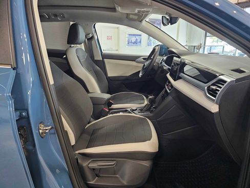 New 2025 Volkswagen Taos SE image 11