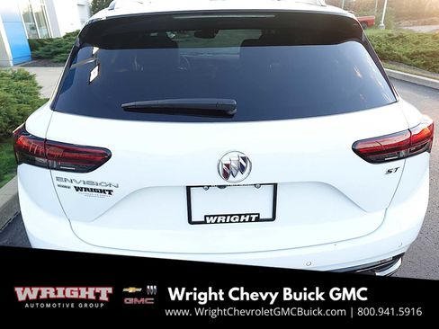 Used 2022 Buick Envision Essence w/ Sport Touring Package image 4