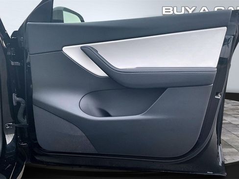 Used 2022 Tesla Model Y Performance image 24