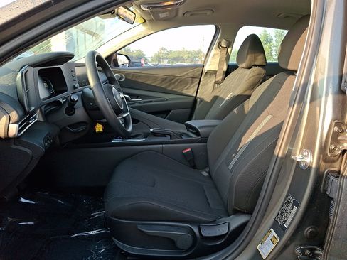 Used 2026 Hyundai Elantra SE FWD image 13