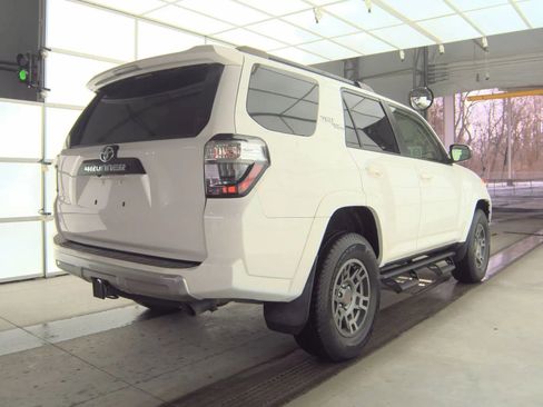 Used 2019 Toyota 4Runner TRD Off-Road image 2