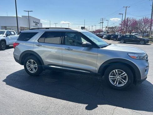 Used 2023 Ford Explorer XLT w/ Equipment Group 202A image 5