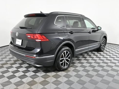 Used 2021 Volkswagen Tiguan SE w/ Panoramic Sunroof Package image 9