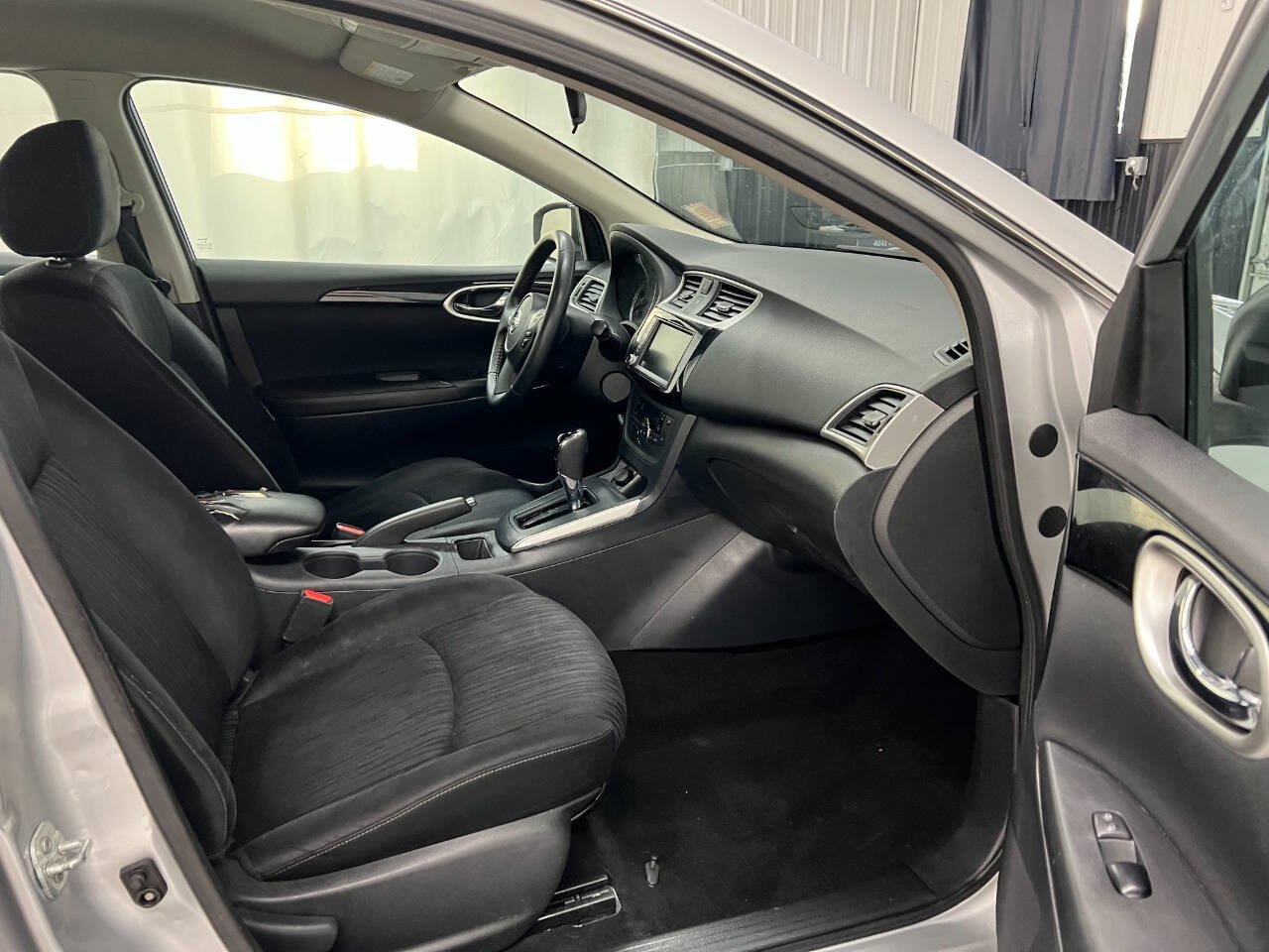 Used 2019 Nissan Sentra SV FWD image 11