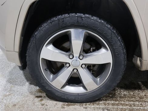 Used 2015 Jeep Grand Cherokee Overland w/ Advanced Technology Group image 9