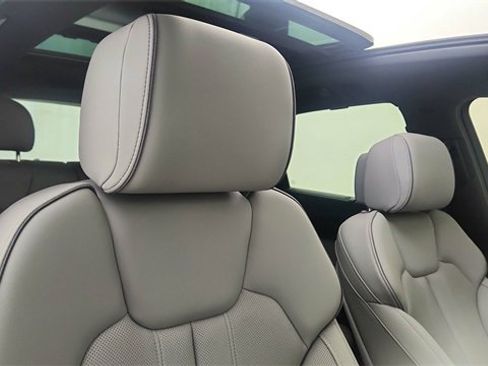 Used 2024 Audi Q5 e Prestige w/ Prestige Package image 24