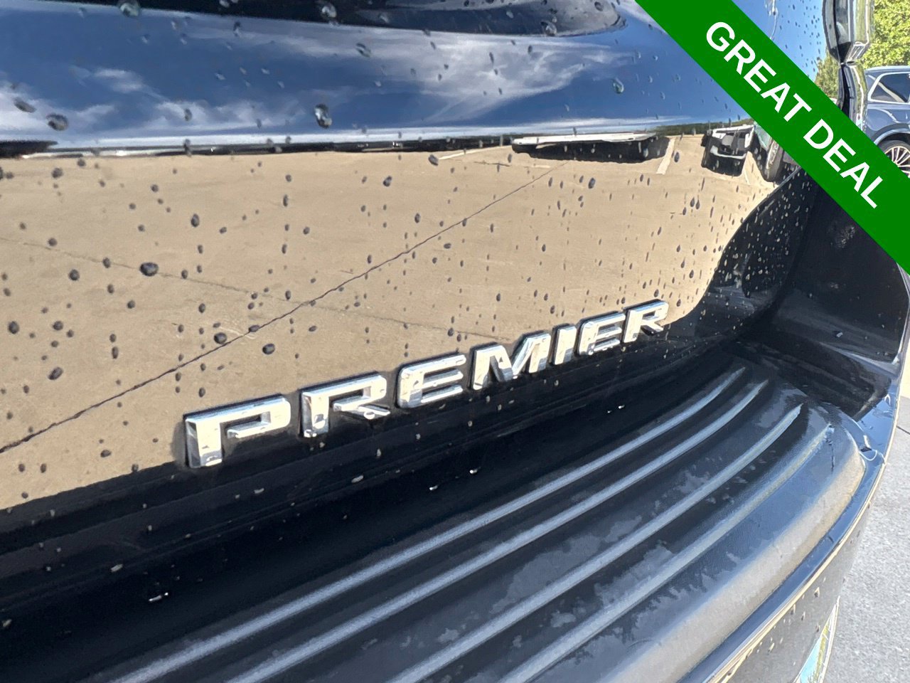Used 2025 Chevrolet Suburban Premier AWD/4WD image 9
