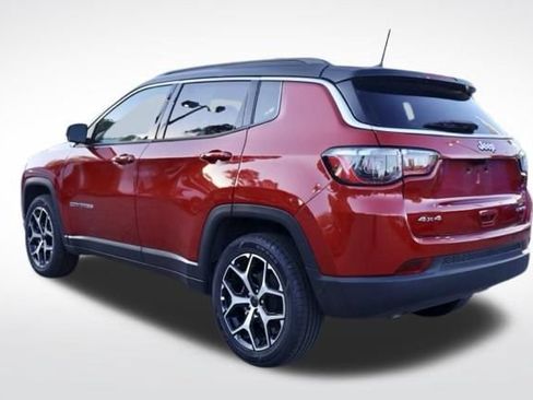 Used 2025 Jeep Compass Limited AWD/4WD image 10