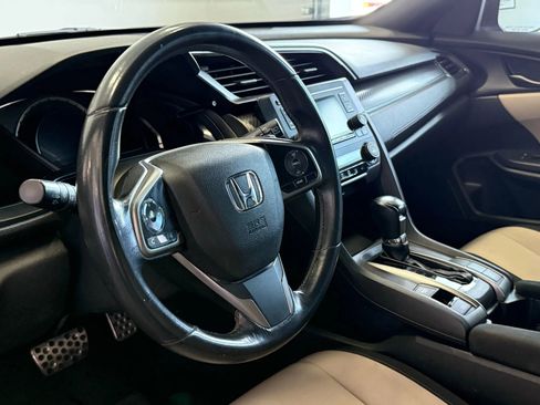 Used 2018 Honda Civic Sport image 9