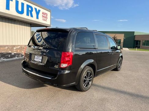 Used 2018 Dodge Grand Caravan GT FWD image 13