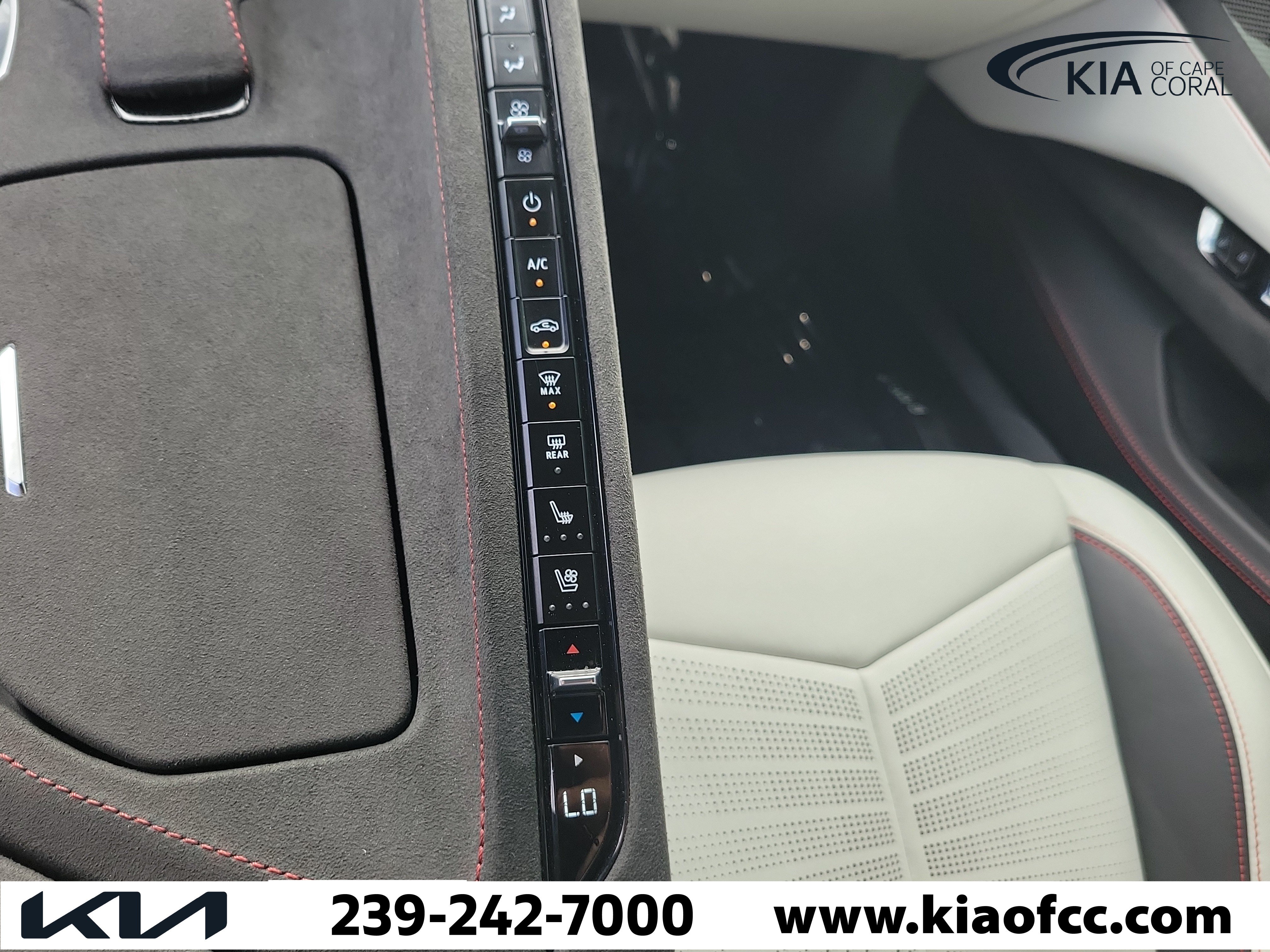 Used 2023 Chevrolet Corvette Stingray Premium Conv w/ Z51 Performance Package RWD image 29