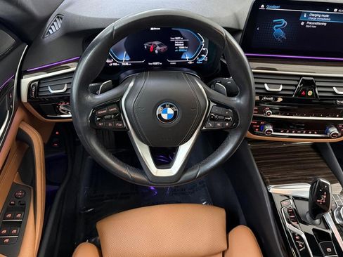 Used 2023 BMW 530e w/ Premium Package image 29
