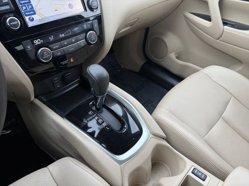 Used 2016 Nissan Rogue SL w/ SL Premium Package image 13