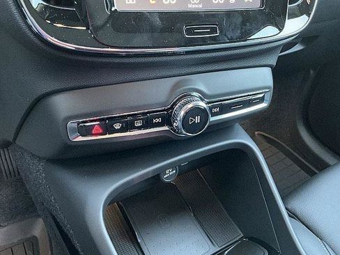 New 2026 Volvo XC40 B5 Plus w/ Protection Package Premier AWD/4WD image 18
