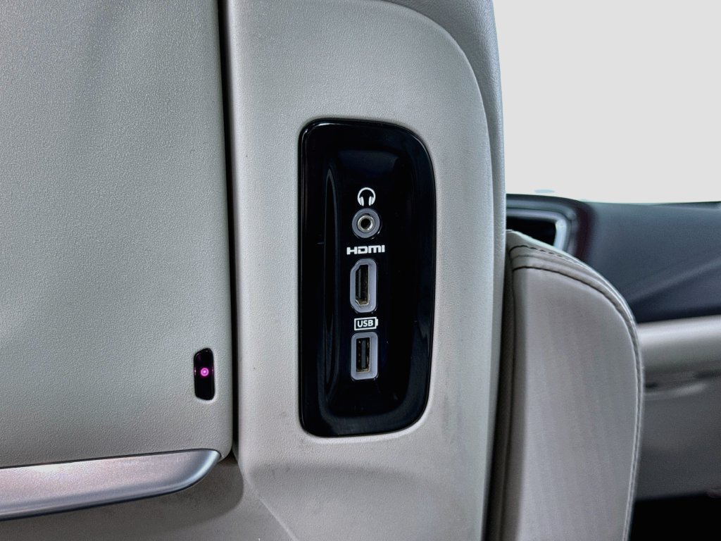 Used 2017 Chrysler Pacifica Limited FWD image 23