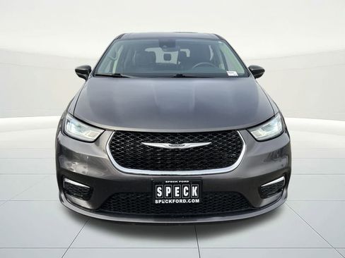 Used 2023 Chrysler Pacifica Touring-L image 8