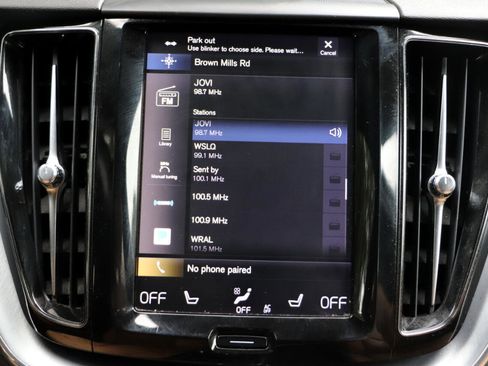 Used 2018 Volvo XC60 T5 Momentum w/ Vision Package image 27