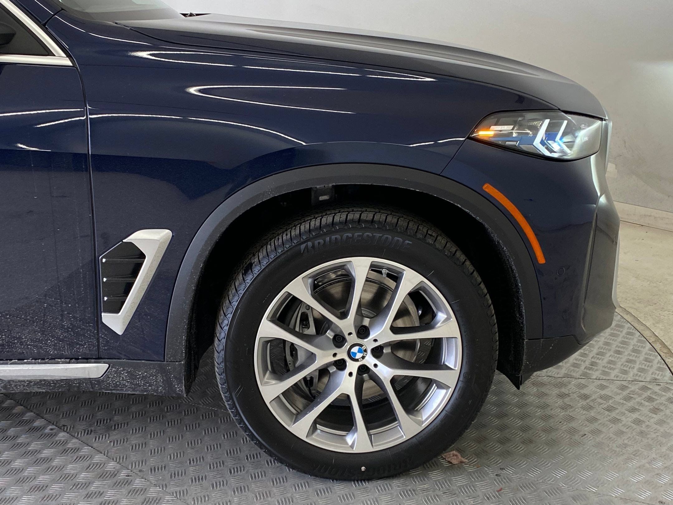 Used 2026 BMW X5 xDrive40i w/ Premium Package AWD/4WD image 12